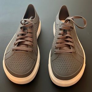 Women’s grey iconic crocs comfort.